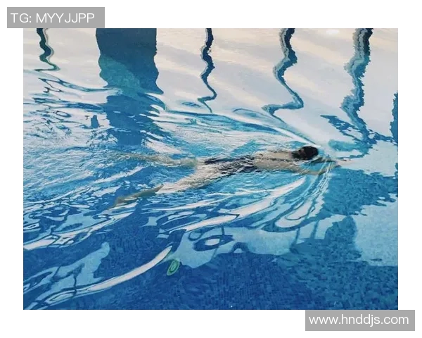 夏日清新畅游 选对泳装让你成为海滩焦点 完美诠释自信与风情